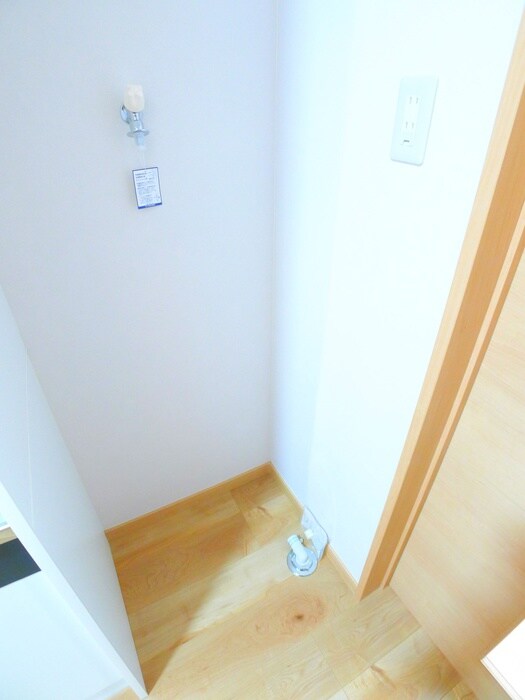 物件内観写真15　(洗濯機置場)