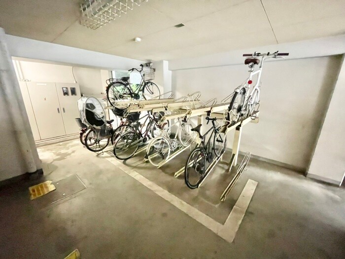 物件外観写真2　(駐輪場)