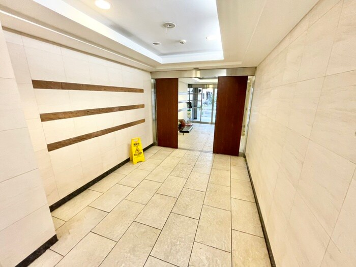 物件外観写真4　(エントランス部分)