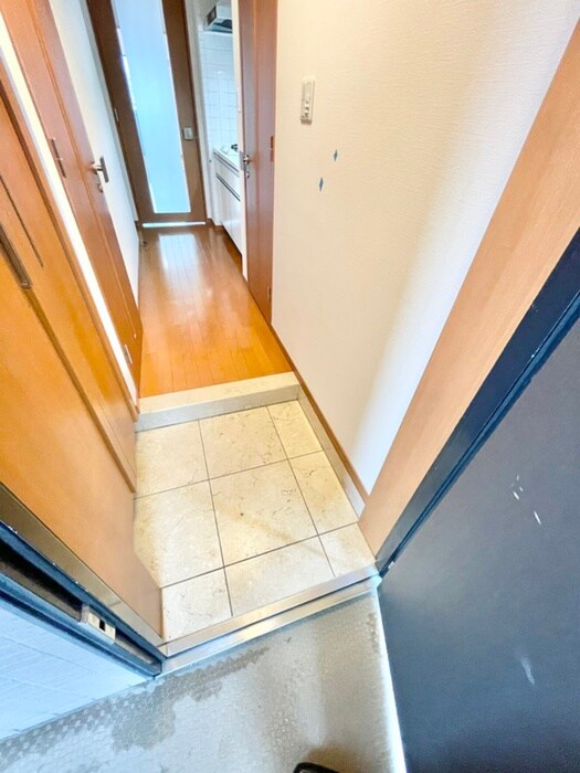 物件内観写真16　(玄関)