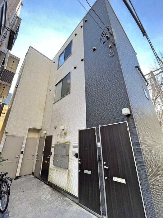 物件外観写真1　(エントランス部分)