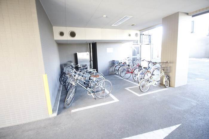 物件外観写真5　(駐輪場)