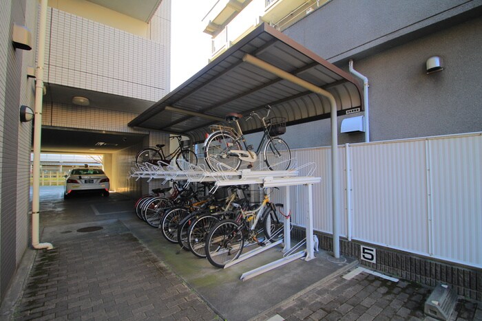物件外観写真5　(駐輪場)