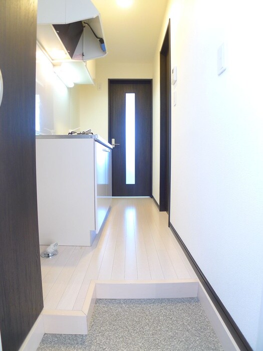 物件内観写真16　(玄関)