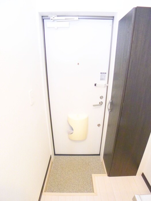 物件内観写真16　(玄関)