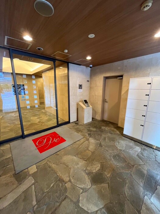 物件外観写真5　(エントランス部分)