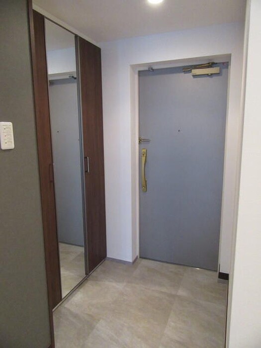 物件内観写真13　(玄関)