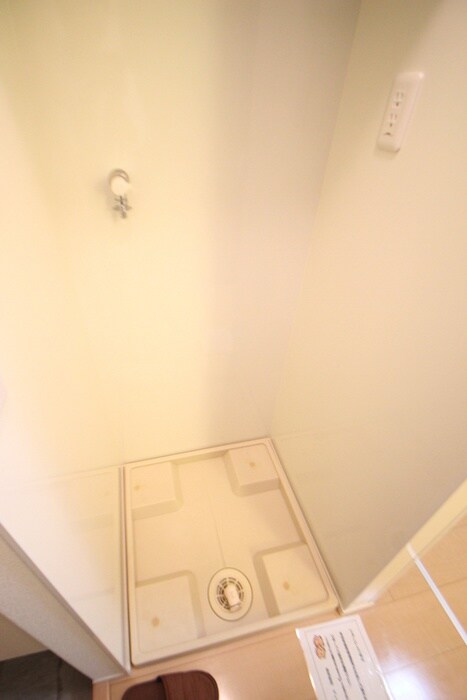物件内観写真13　(洗濯機置場)
