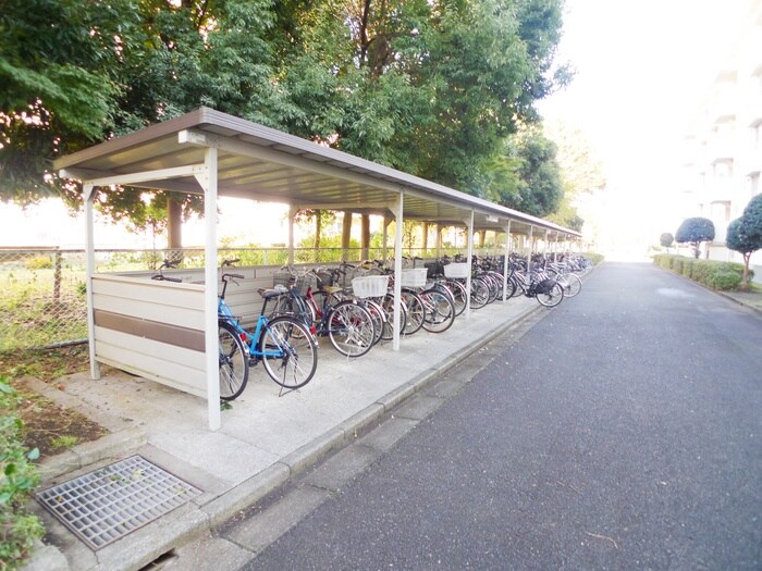 物件外観写真4　(駐輪場)