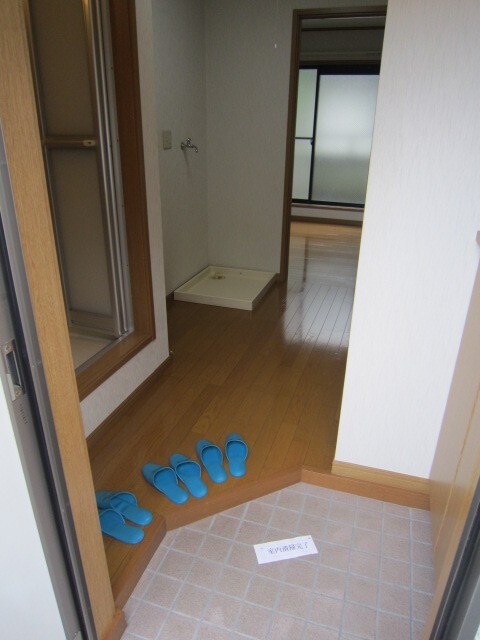 物件内観写真4　(玄関)