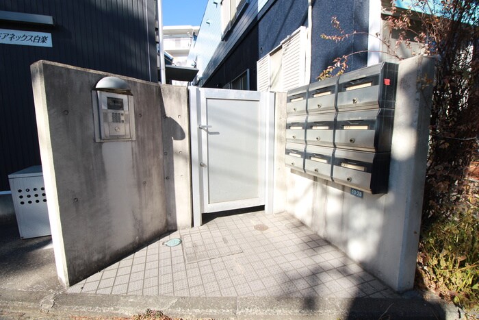 物件外観写真2　(エントランス部分)