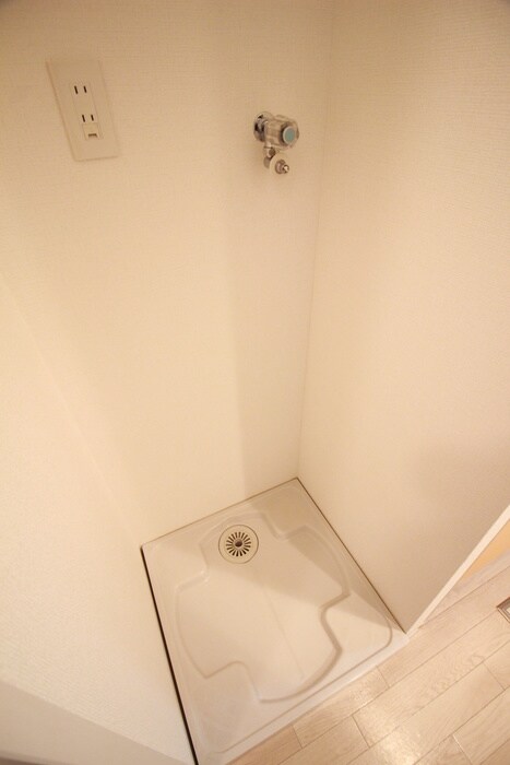 物件内観写真16　(洗濯機置場)