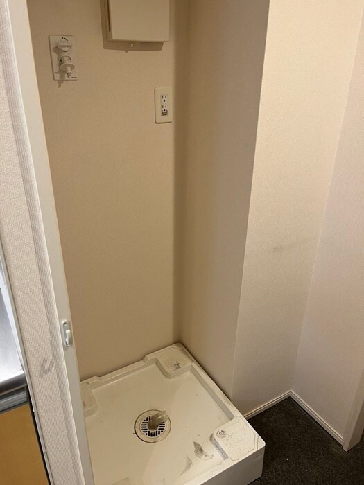 物件内観写真12　(洗濯機置場)