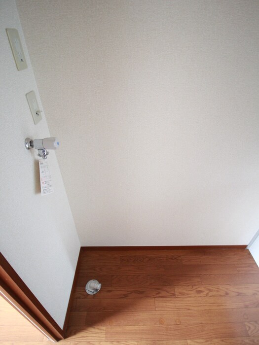 物件内観写真12　(洗濯機置場)