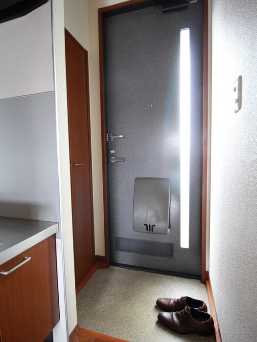 物件内観写真16　(玄関)