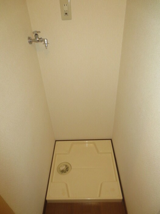 物件内観写真12　(洗濯機置場)