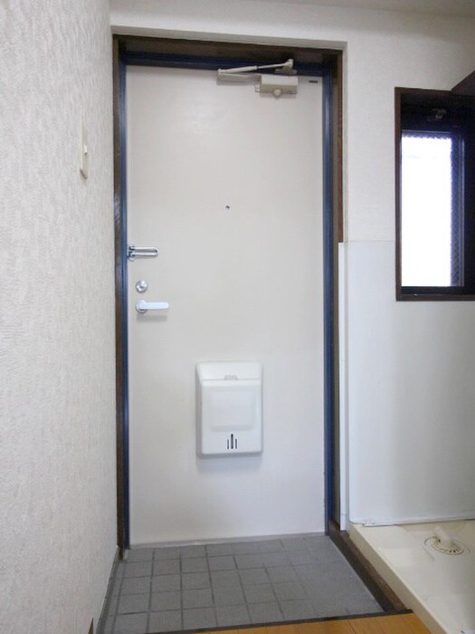 物件内観写真18　(玄関)
