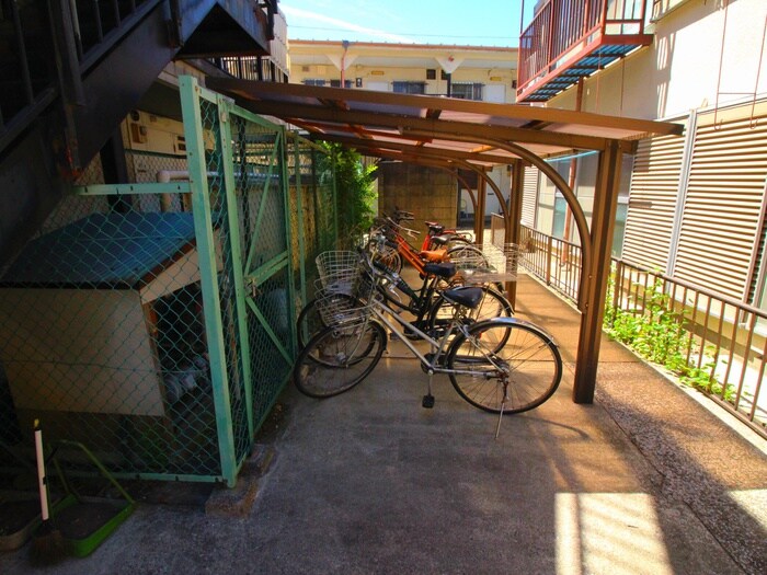 物件外観写真4　(駐輪場)