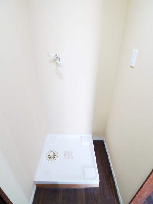 物件内観写真12　(洗濯機置場)