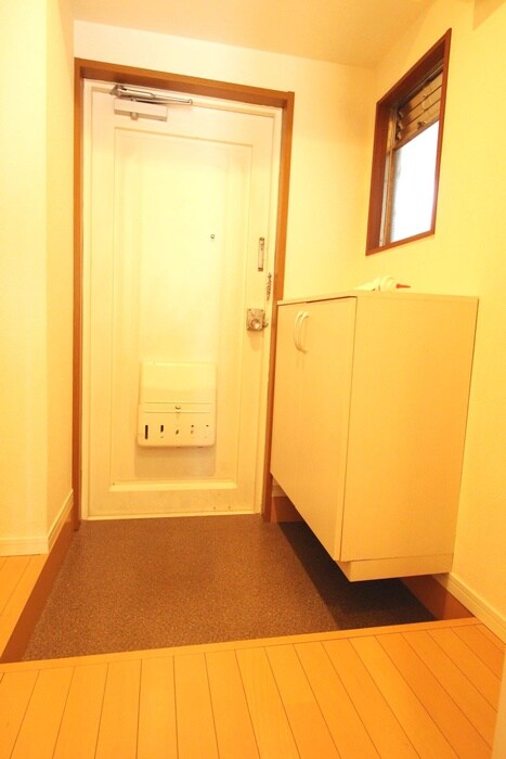 物件内観写真16　(玄関)