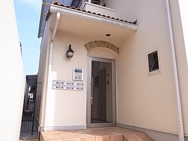 物件外観写真4　(エントランス部分)