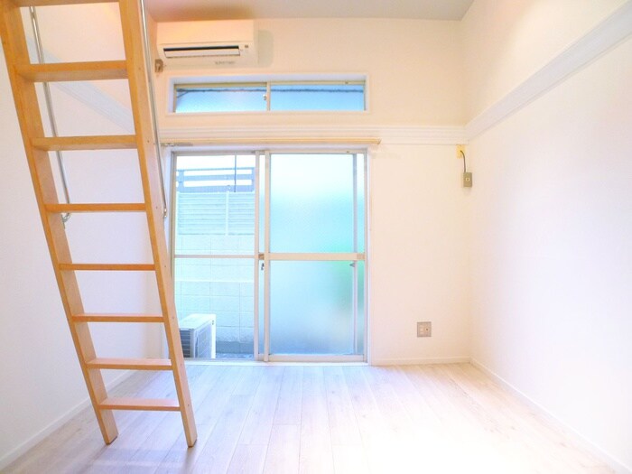 物件内観写真8　(室内からの展望)