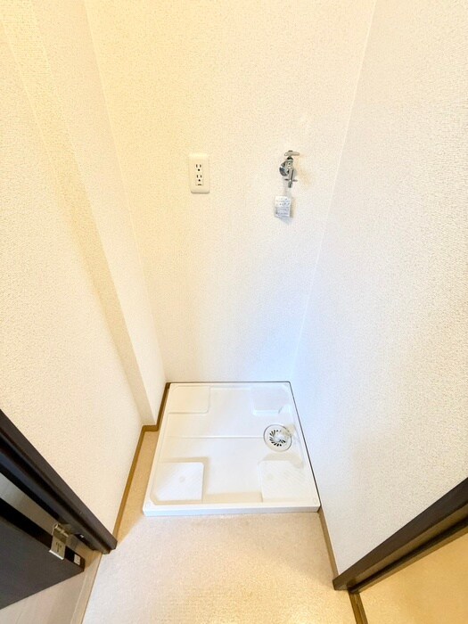 物件内観写真16　(洗濯機置場)