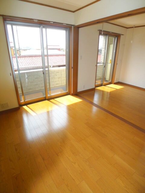 物件内観写真5　(室内からの展望)