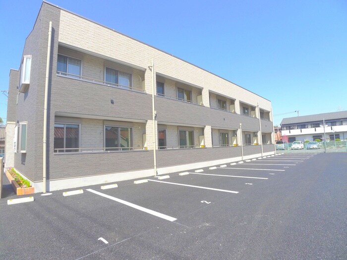 物件外観写真3　(駐車場)