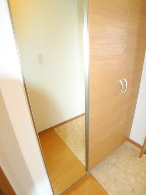 物件内観写真11　(玄関)