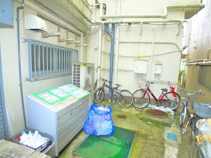 物件外観写真5　(駐輪場)