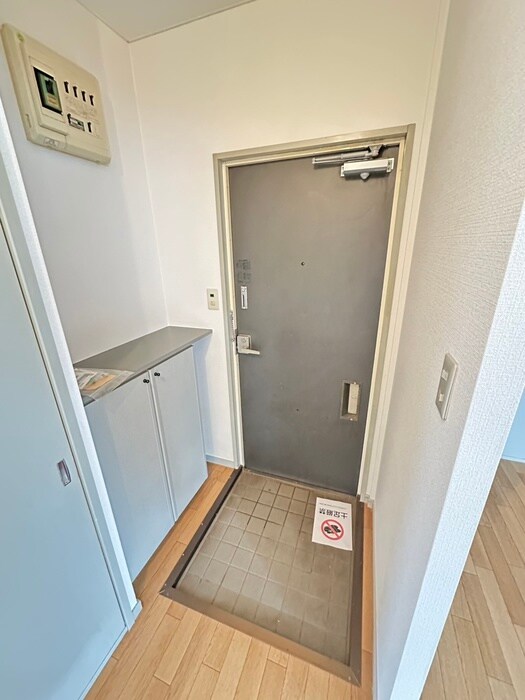 物件内観写真7　(玄関)