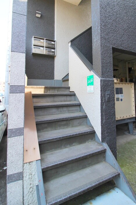 物件外観写真5　(エントランス部分)