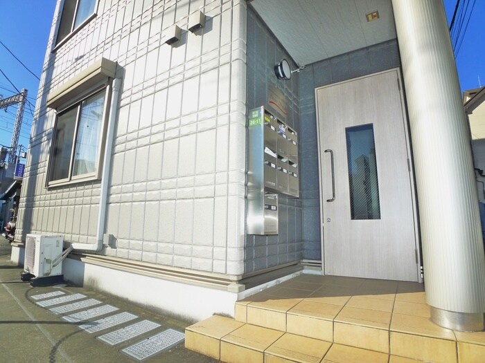 物件外観写真3　(エントランス部分)