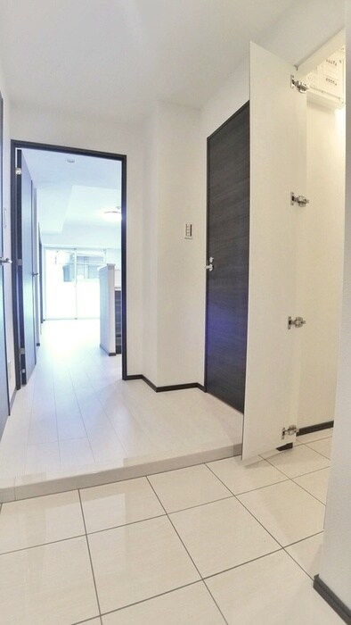 物件内観写真7　(玄関)