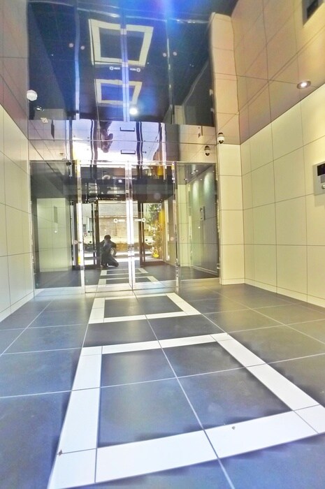 物件外観写真4　(エントランス部分)