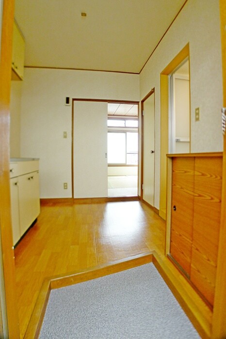 物件内観写真5　(玄関)