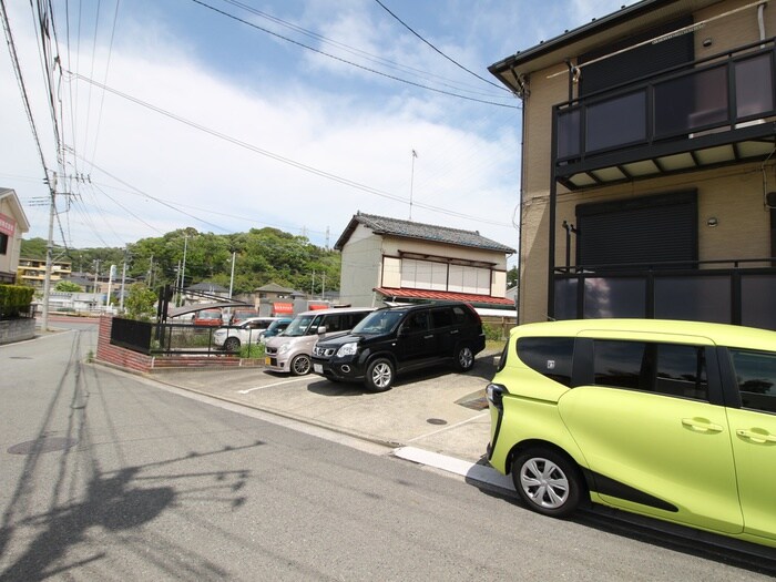 物件外観写真6　(駐車場)