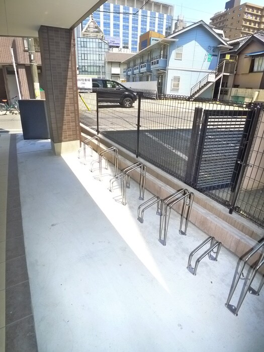 物件外観写真5　(駐輪場)