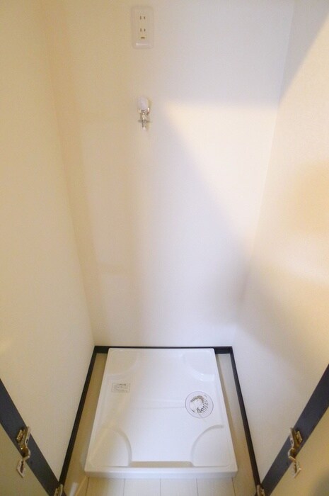 物件内観写真14　(洗濯機置場)