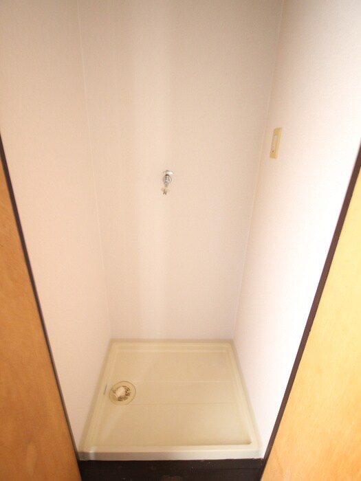 物件内観写真12　(洗濯機置場)