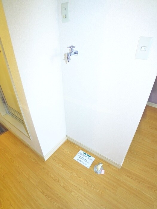 物件内観写真14　(洗濯機置場)