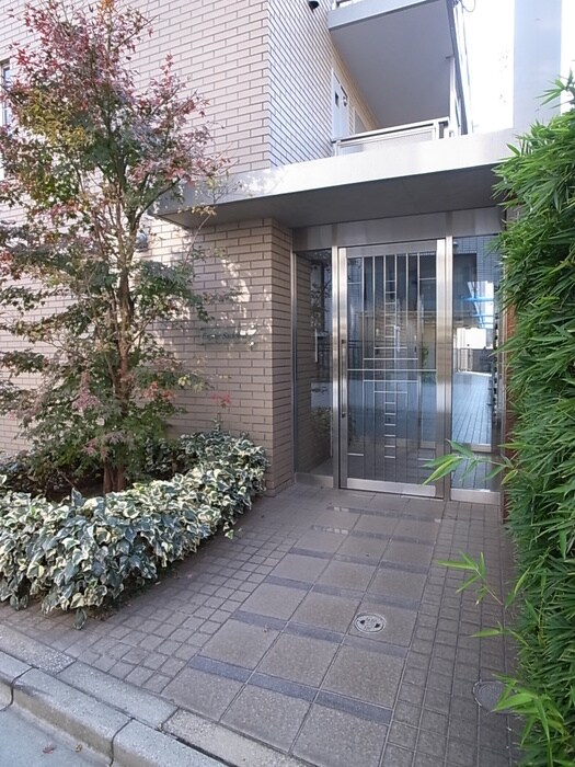 物件外観写真3　(エントランス部分)