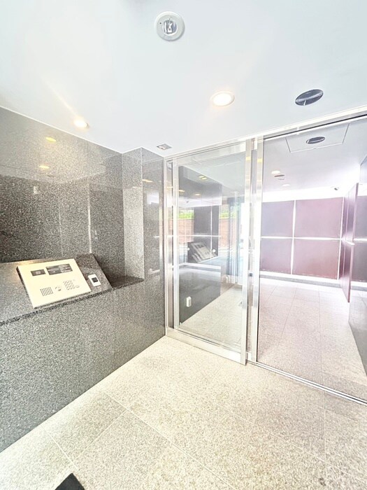 物件外観写真4　(エントランス部分)