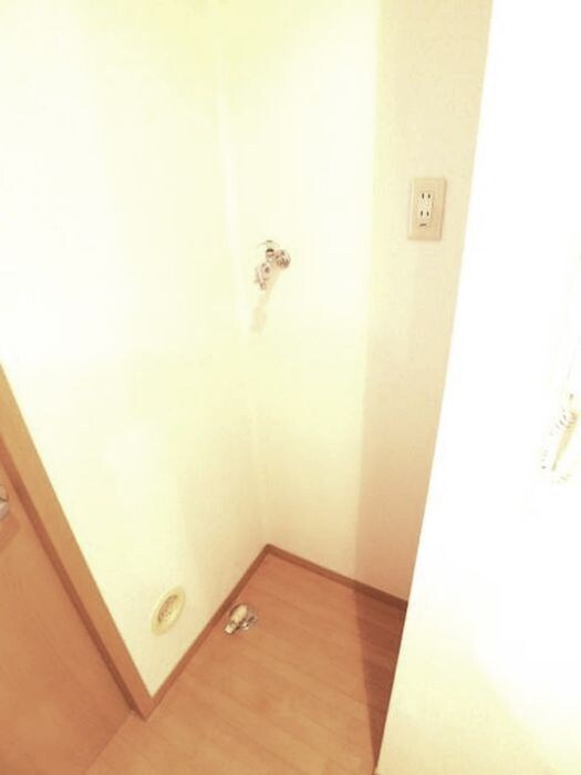 物件内観写真17　(洗濯機置場)