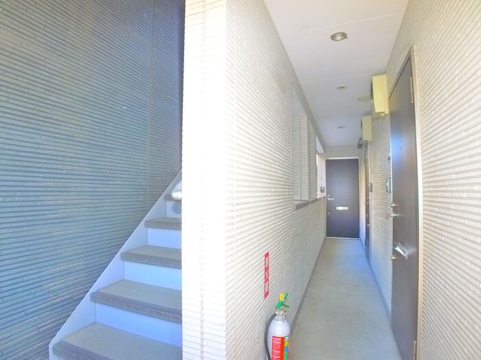 物件外観写真5　(エントランス部分)