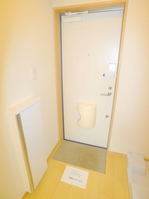 物件内観写真16　(玄関)