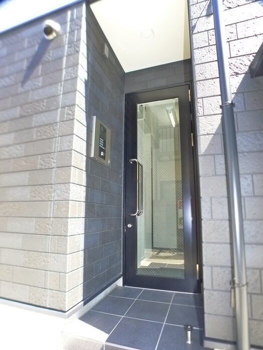 物件外観写真3　(エントランス部分)