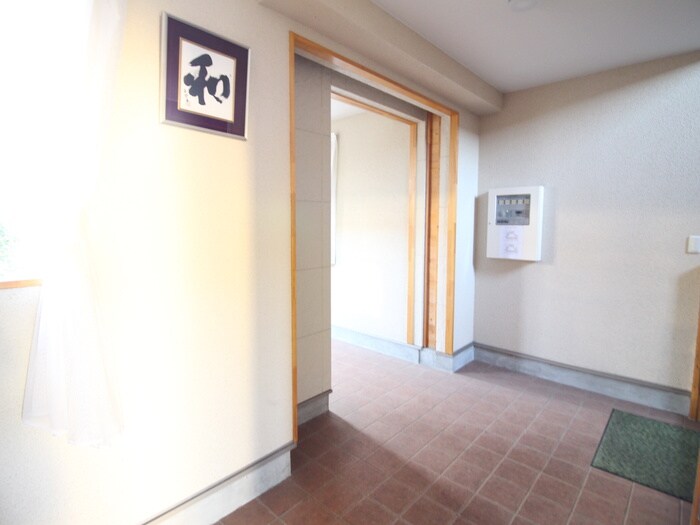 物件外観写真4　(エントランス部分)