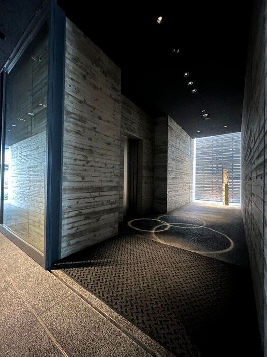 物件外観写真4　(エントランス部分)